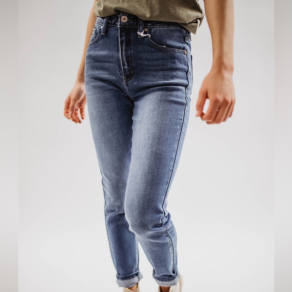 BNWT Medium Wash Skinny Jeans